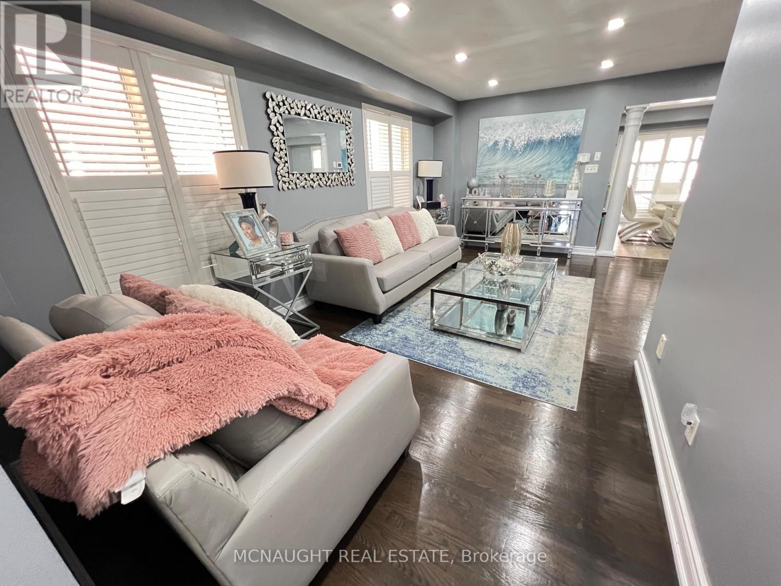 117 CROWN VICTORIA DRIVE - 4