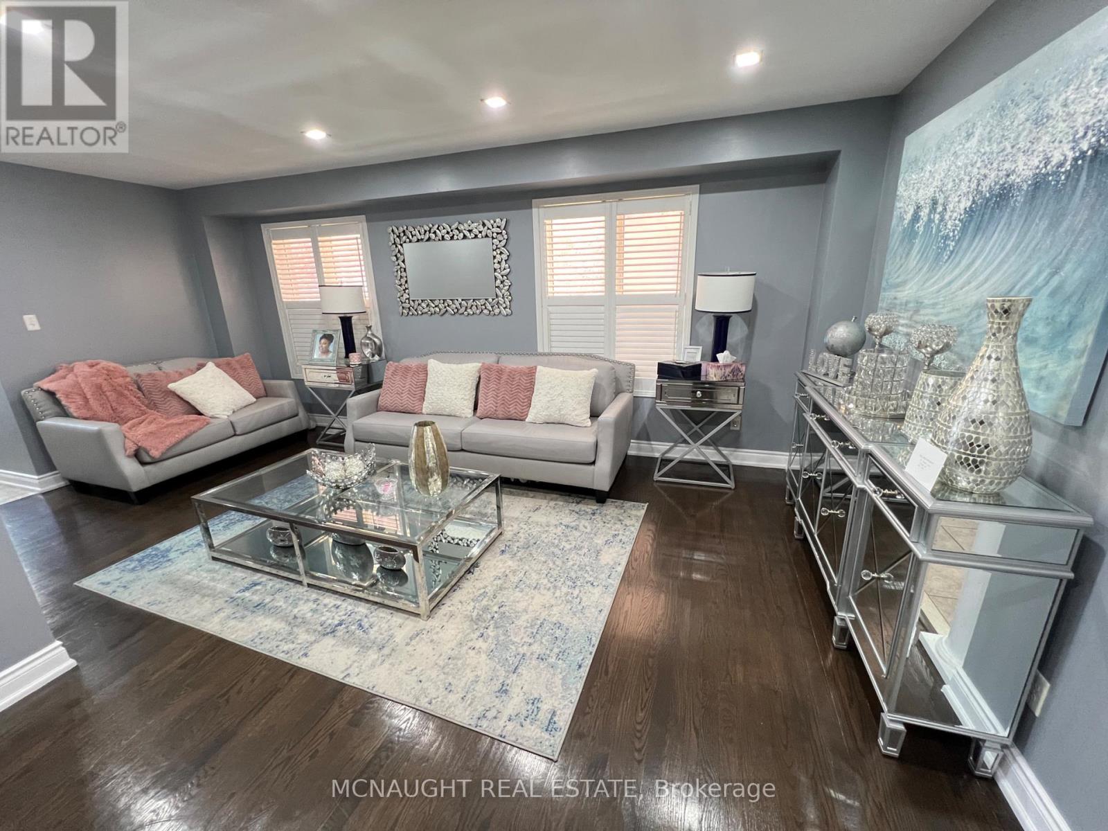 117 CROWN VICTORIA DRIVE - 7