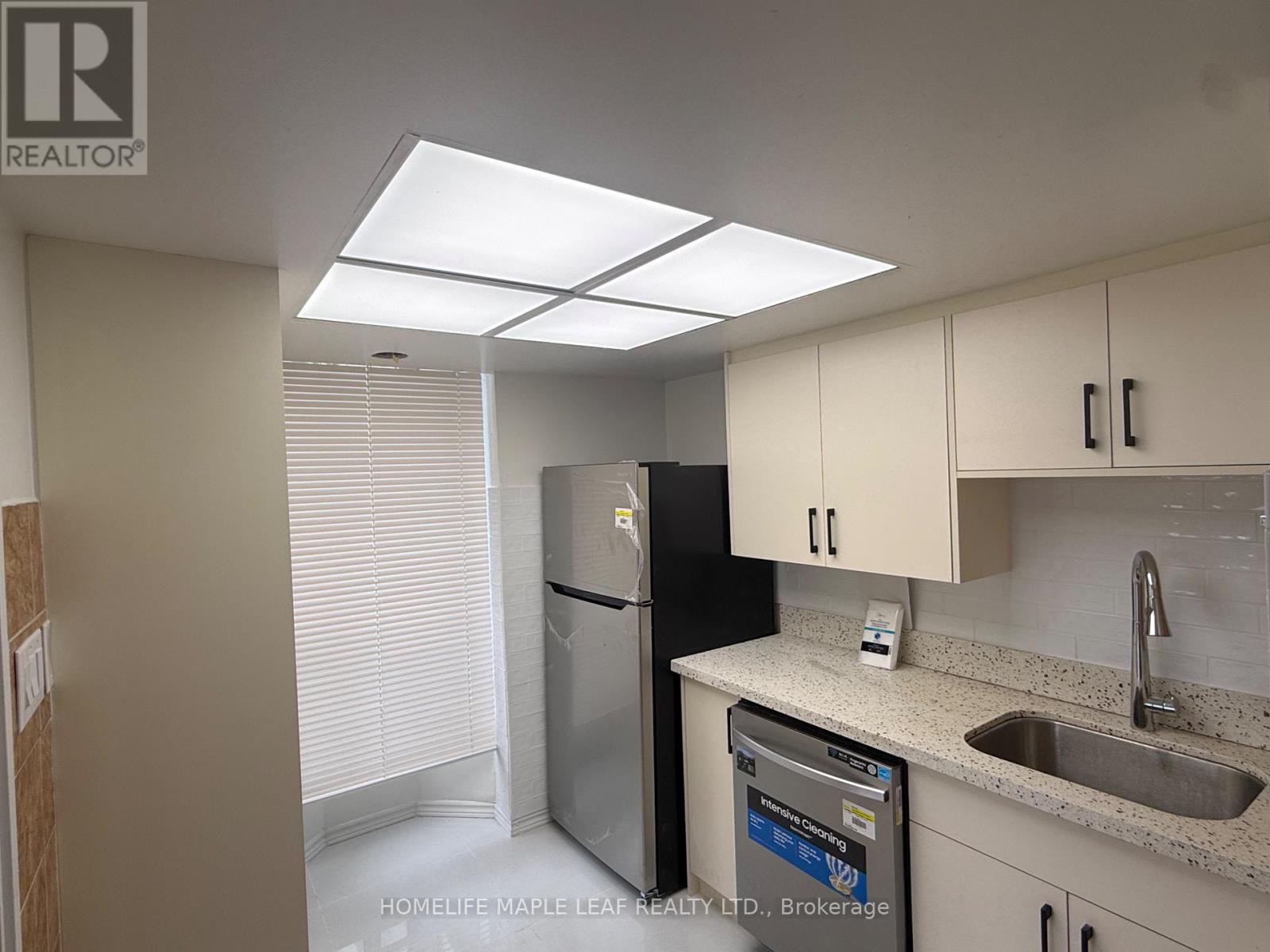 ## 412 4470 TUCANA COURT - 34