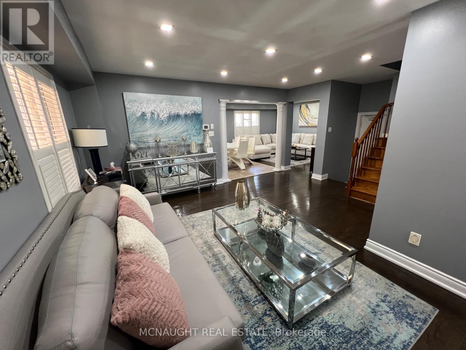 117 CROWN VICTORIA DRIVE - 5
