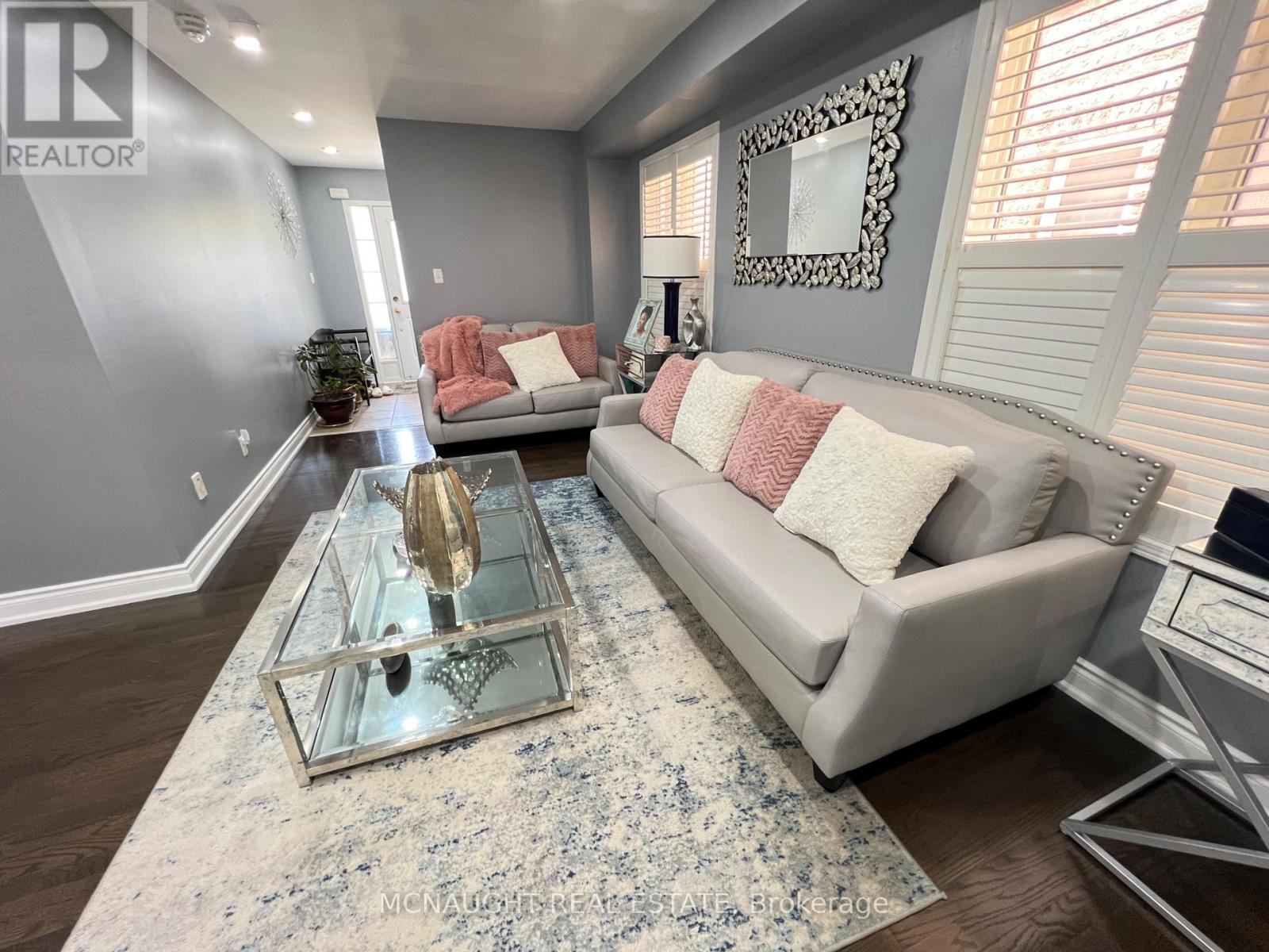 117 CROWN VICTORIA DRIVE - 8