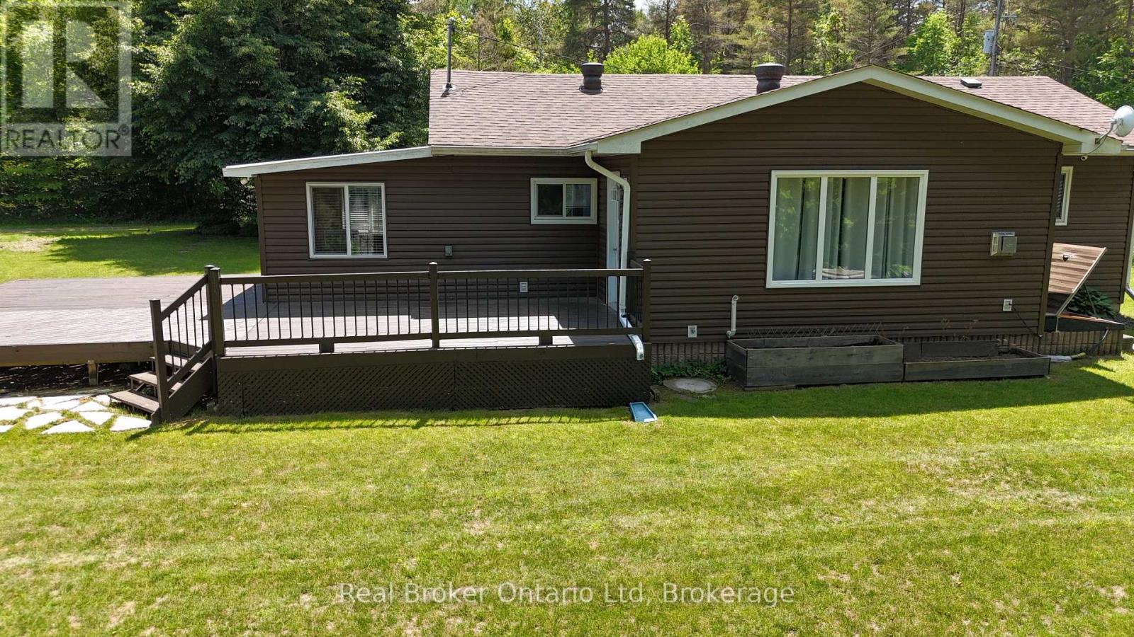 16 TWIN RIVER DRIVE N - 36