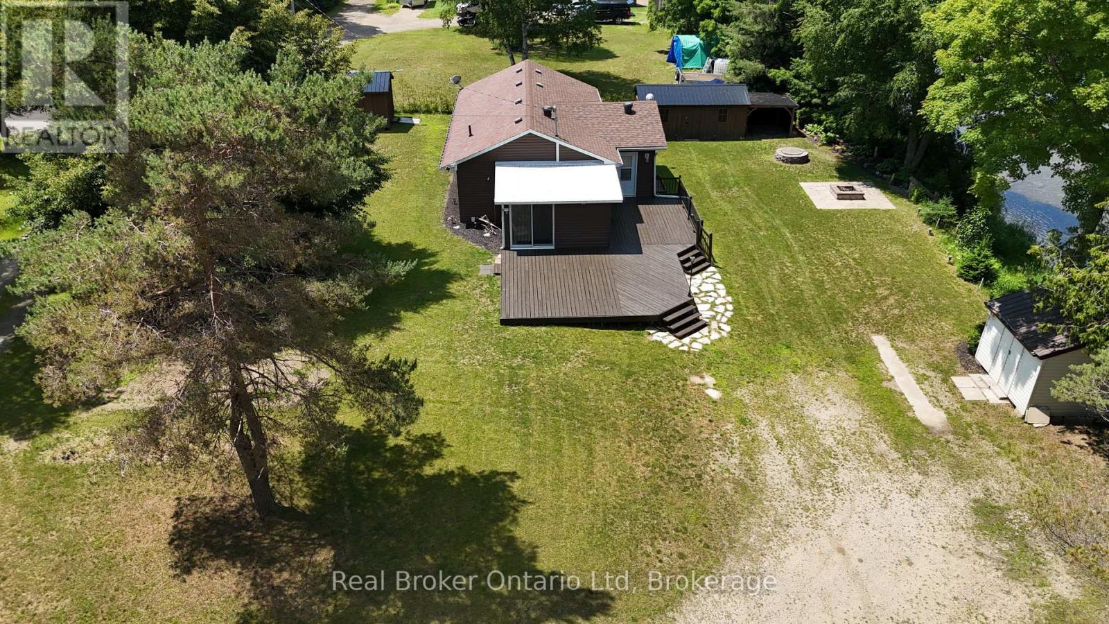16 TWIN RIVER DRIVE N - 34