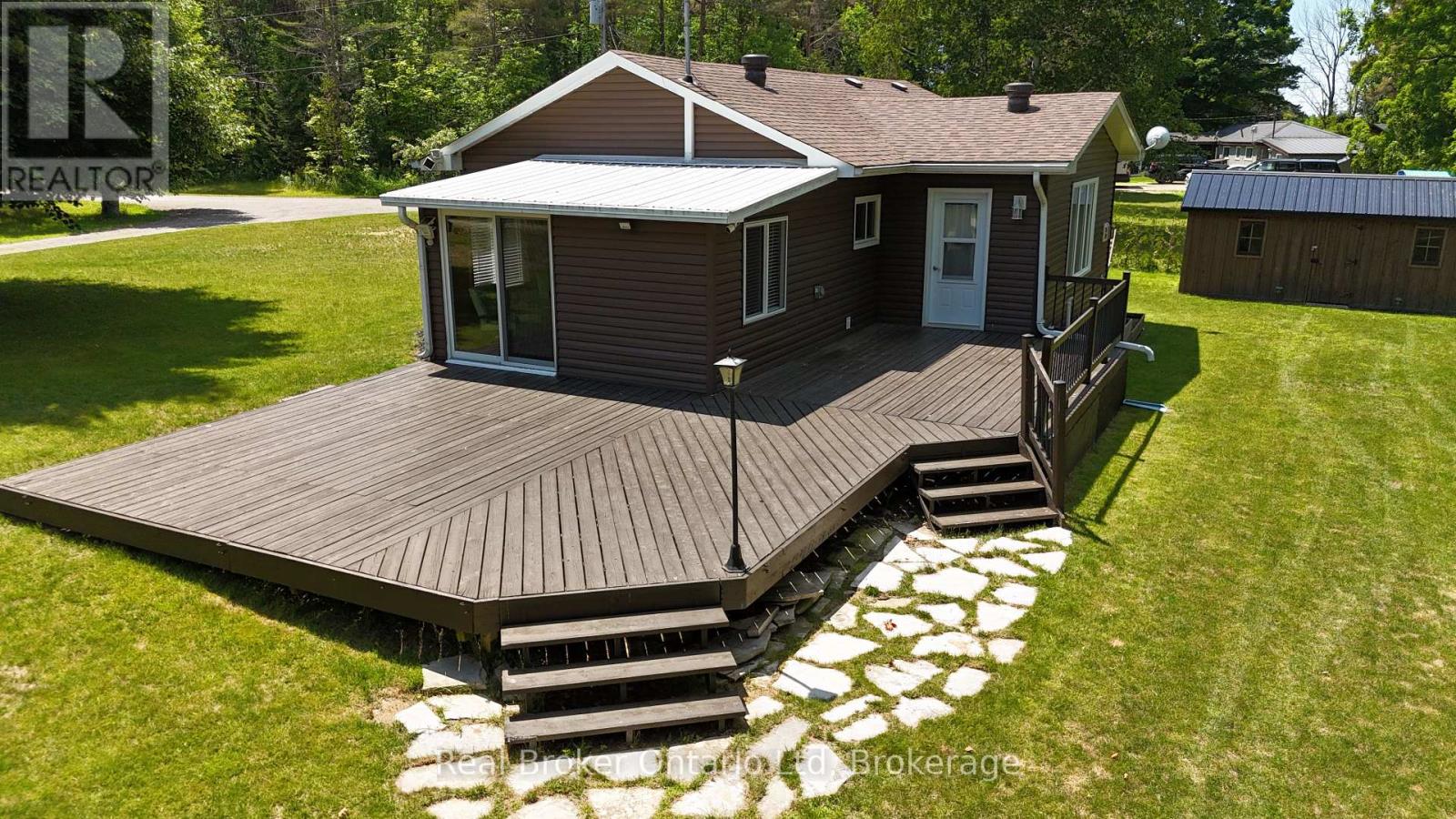 16 TWIN RIVER DRIVE N - 39
