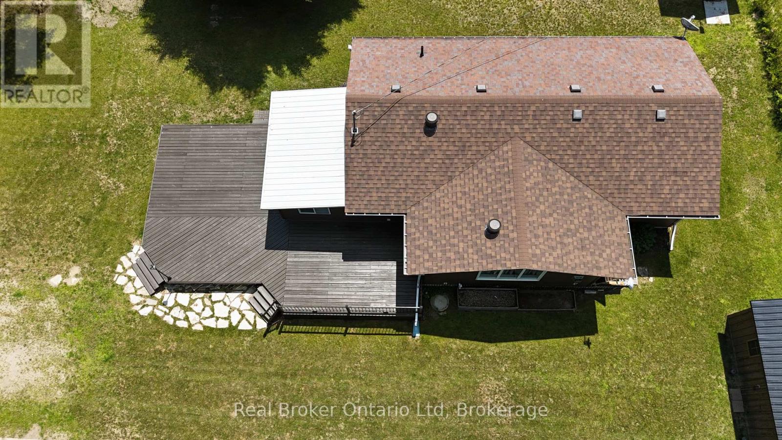 16 TWIN RIVER DRIVE N - 35