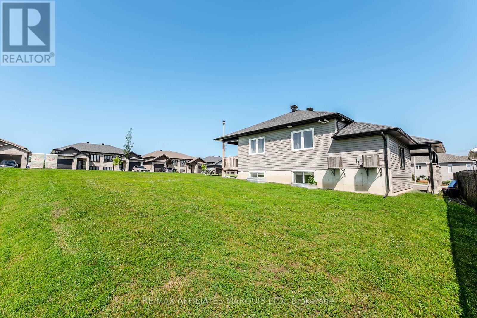 2459 WATSON CRESCENT - 27