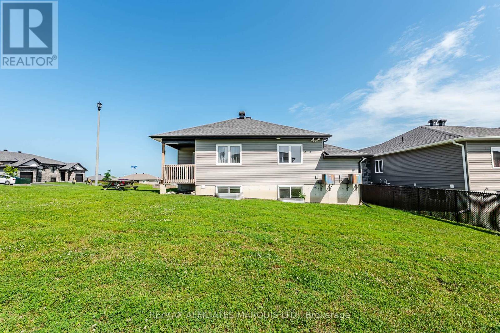 2459 WATSON CRESCENT - 28