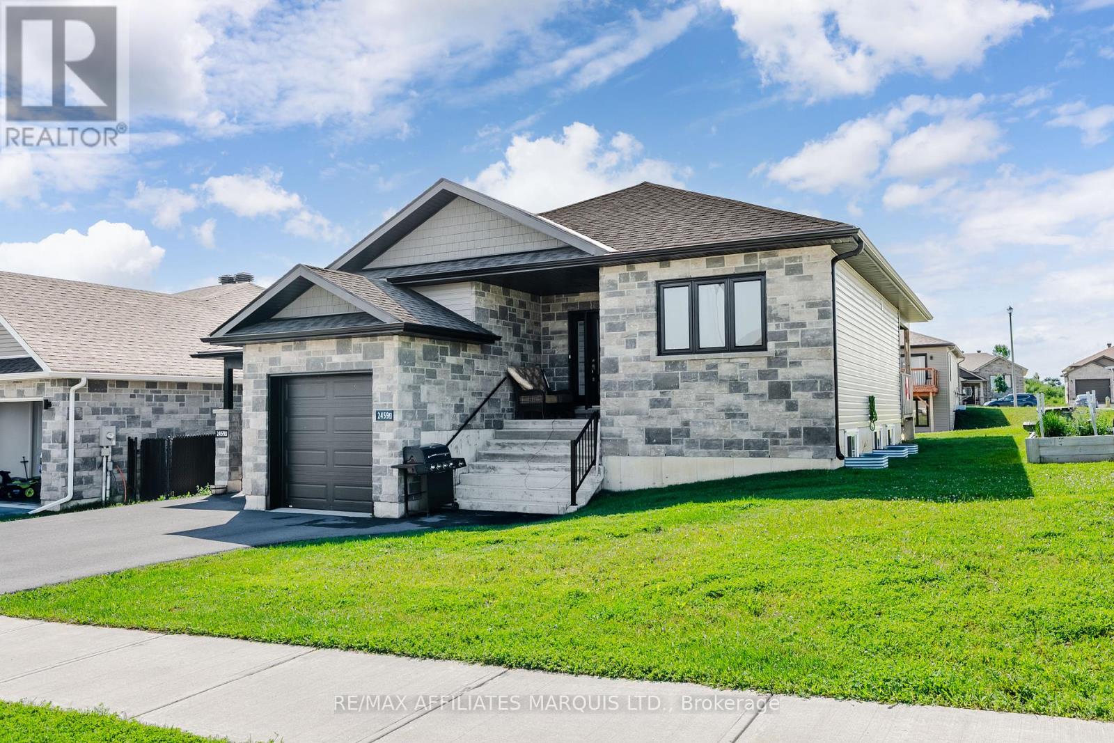 2459 WATSON CRESCENT - 3