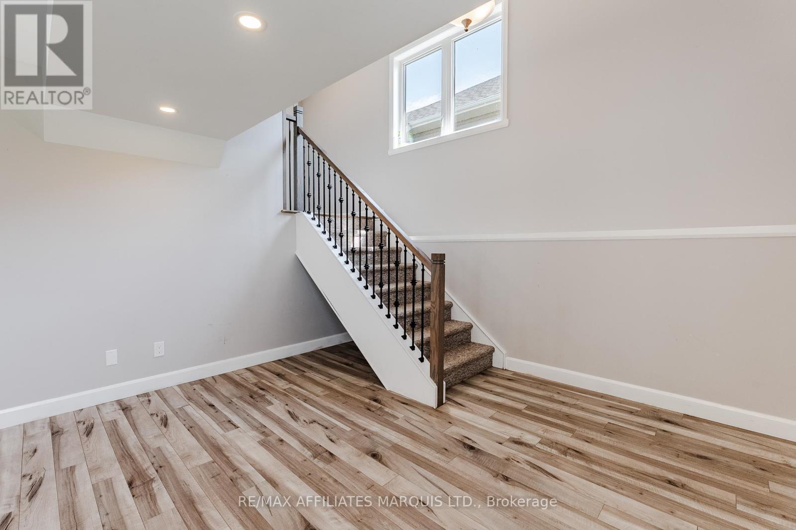 2459 WATSON CRESCENT - 9