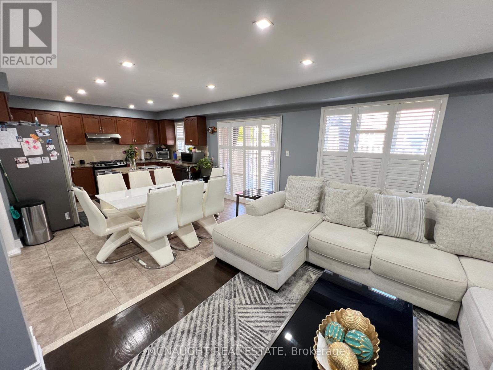 117 CROWN VICTORIA DRIVE - 14