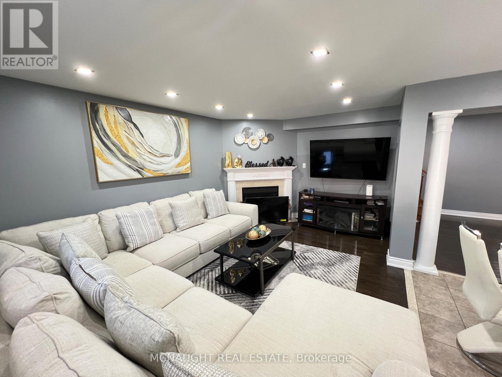 117 CROWN VICTORIA DRIVE - 17