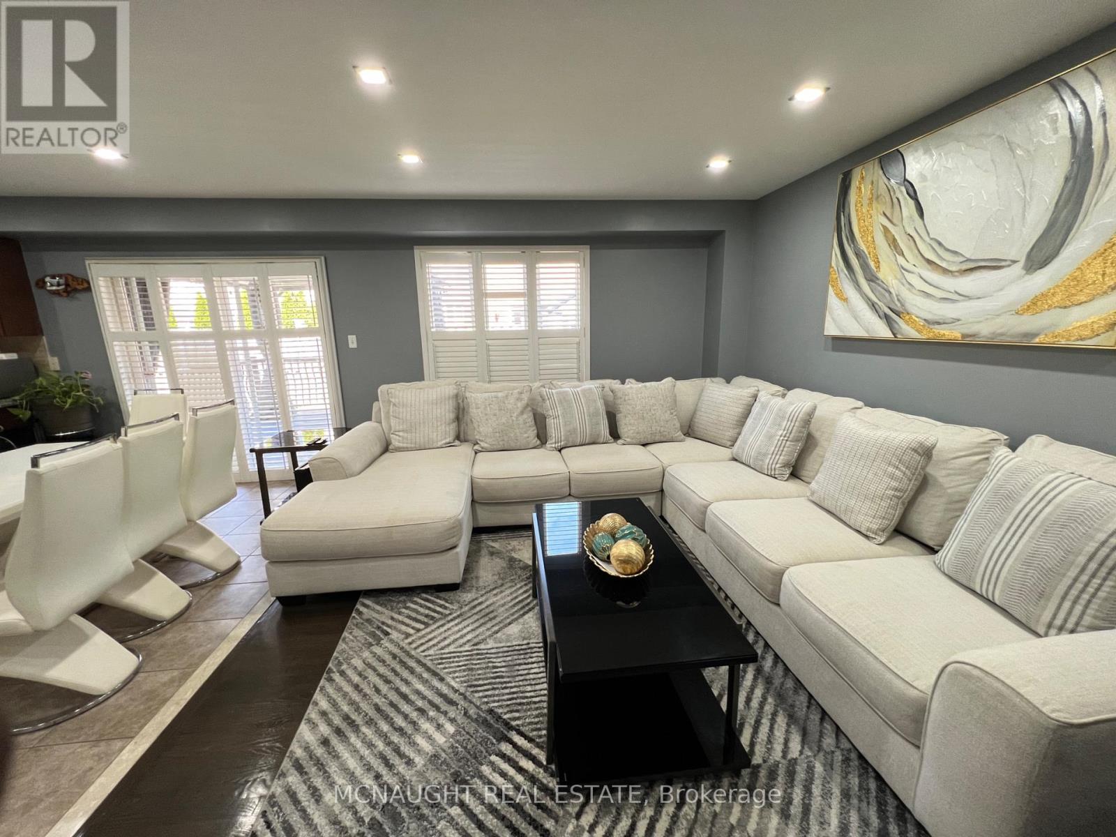 117 CROWN VICTORIA DRIVE - 16