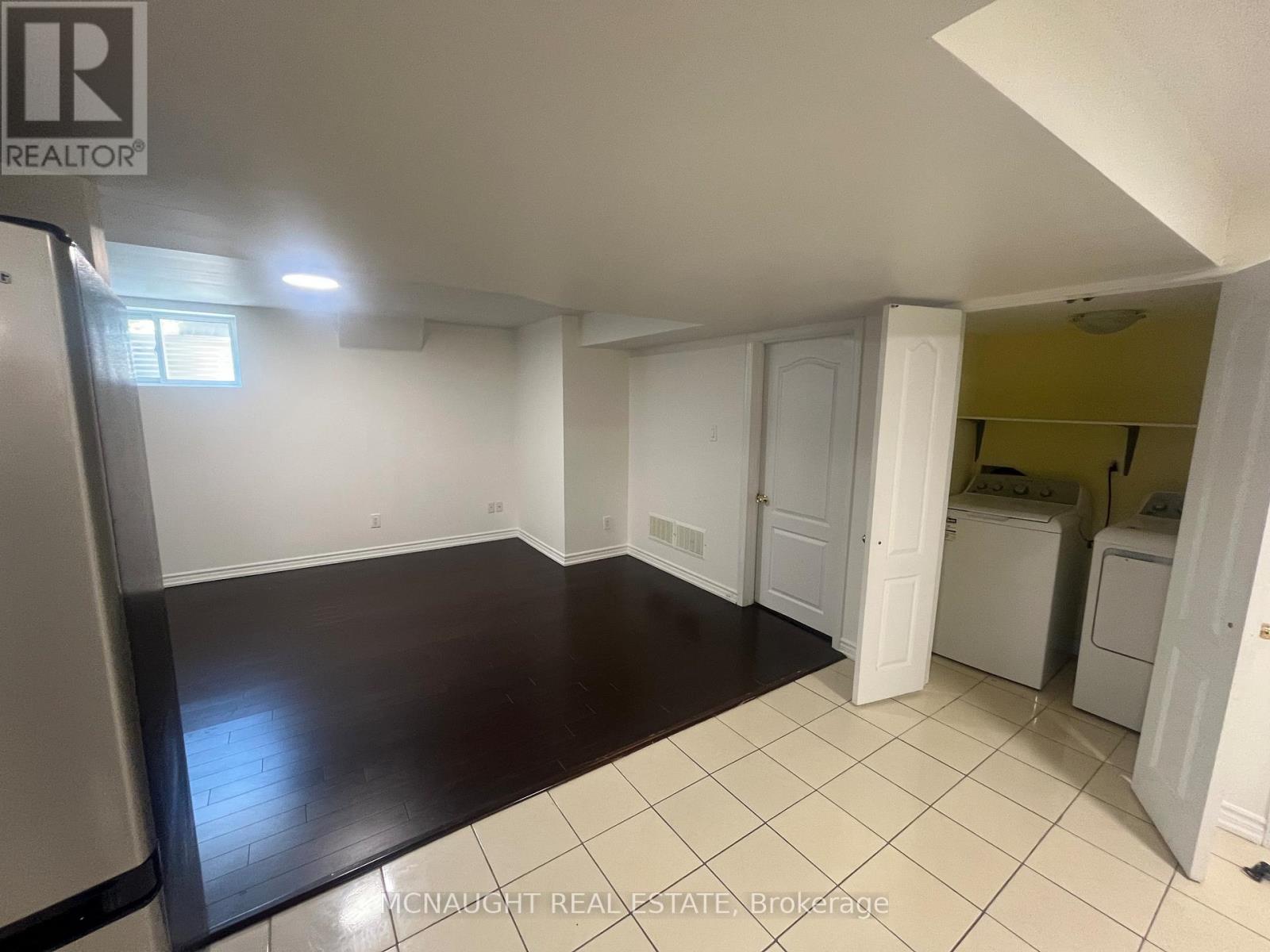 117 CROWN VICTORIA DRIVE - 31