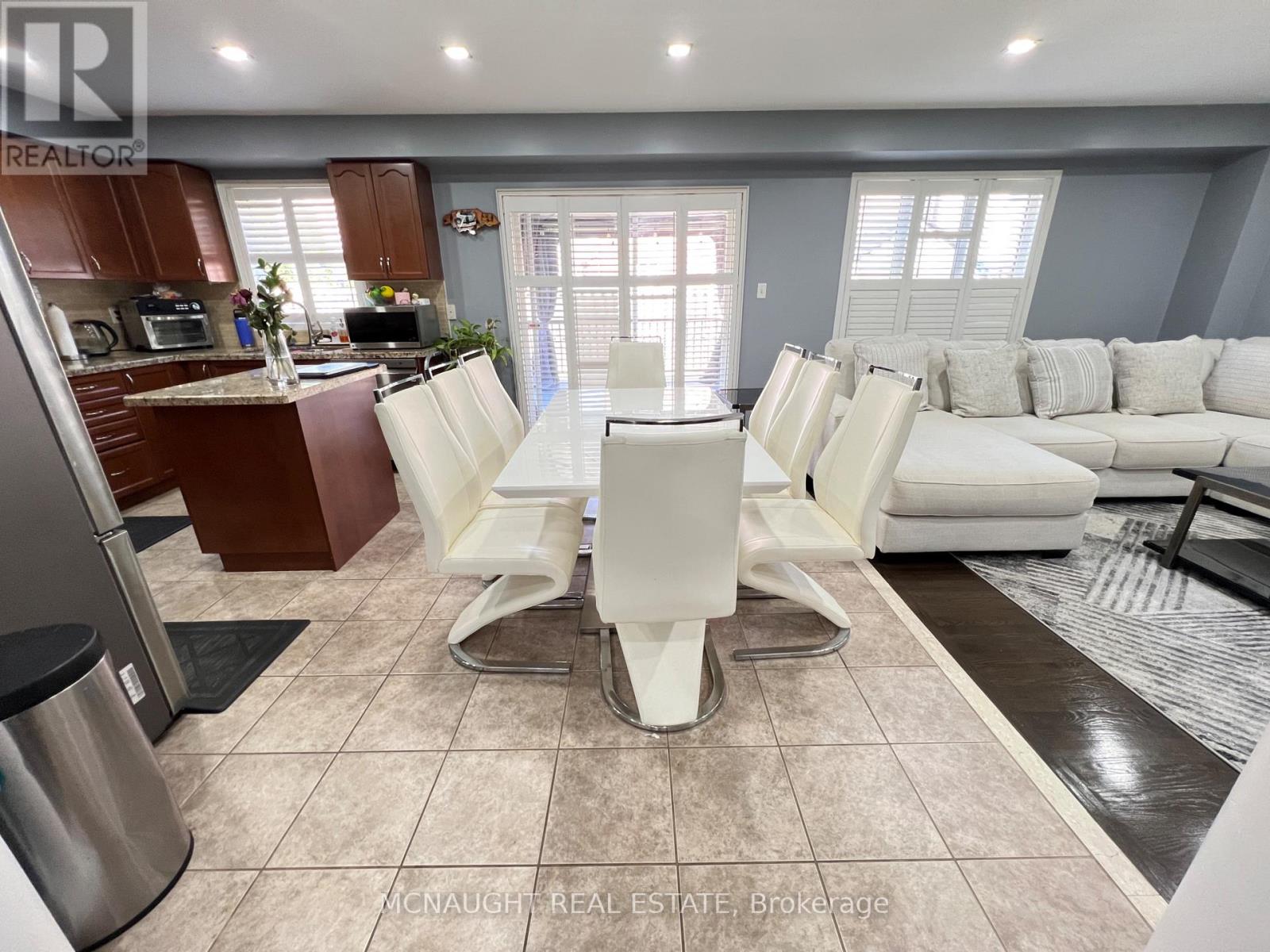 117 CROWN VICTORIA DRIVE - 13
