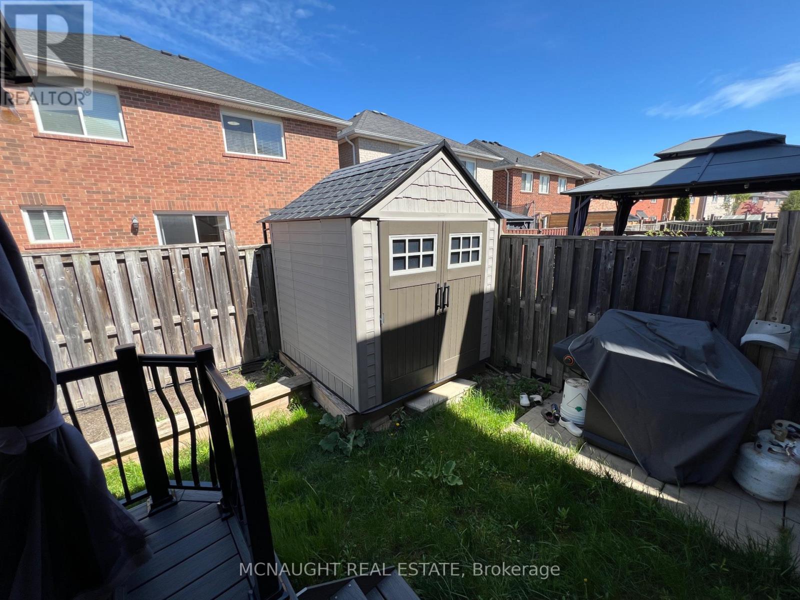 117 CROWN VICTORIA DRIVE - 30