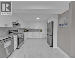 4pc Bathroom - 669-677 Marentette, Windsor, ON N9A1Z3 Photo 12