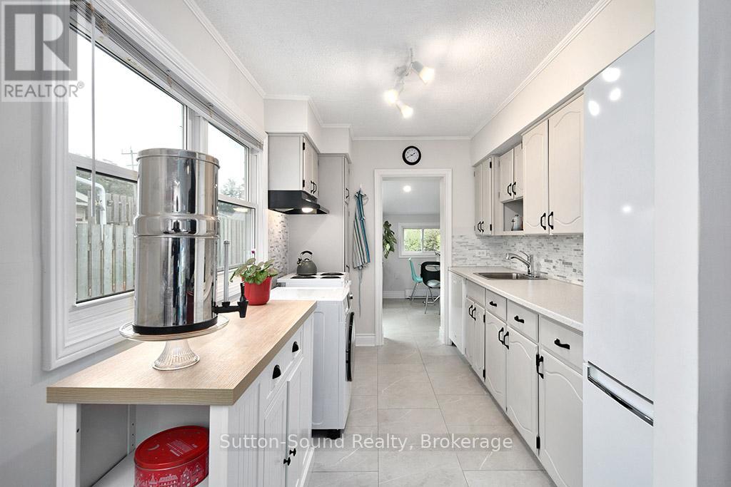 785 7TH STREET E - Image 11