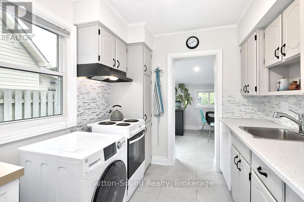 785 7TH STREET E - Image 12