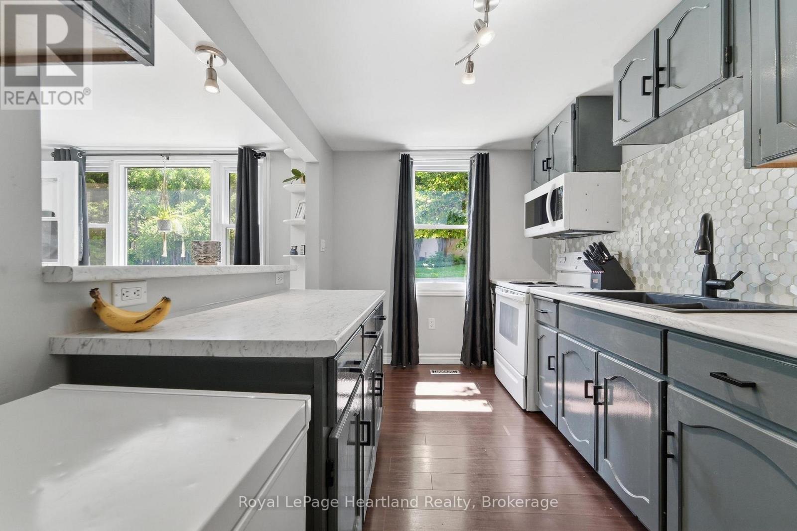 20 WILLIAM STREET S - 12