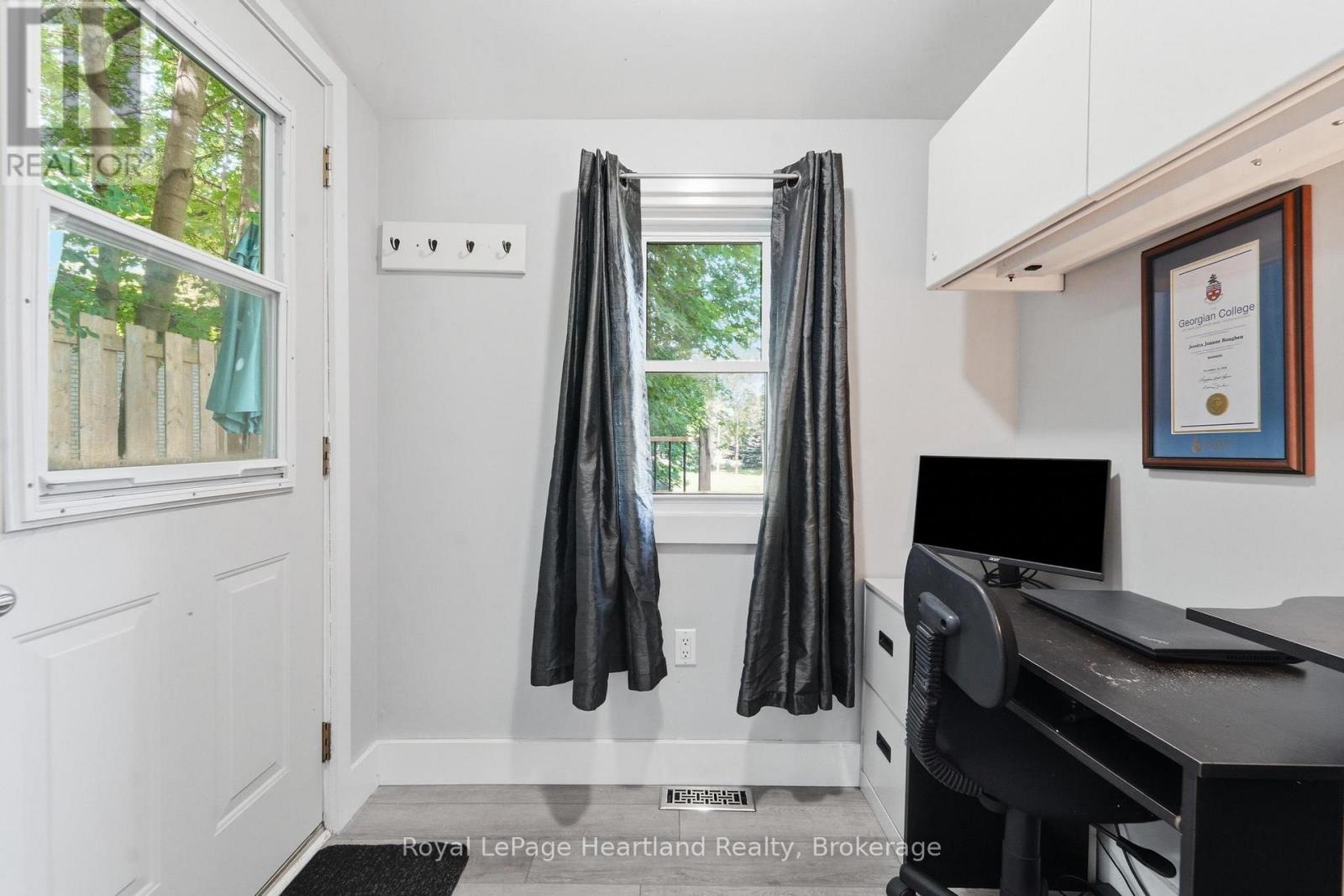 20 WILLIAM STREET S - 16