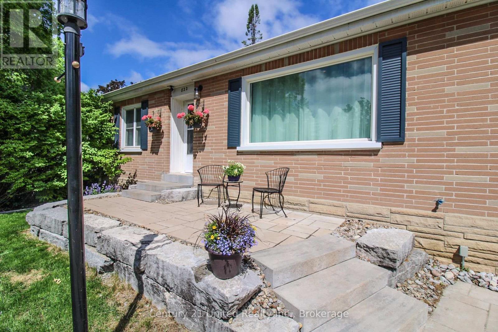 822 ARGYLE STREET - 2