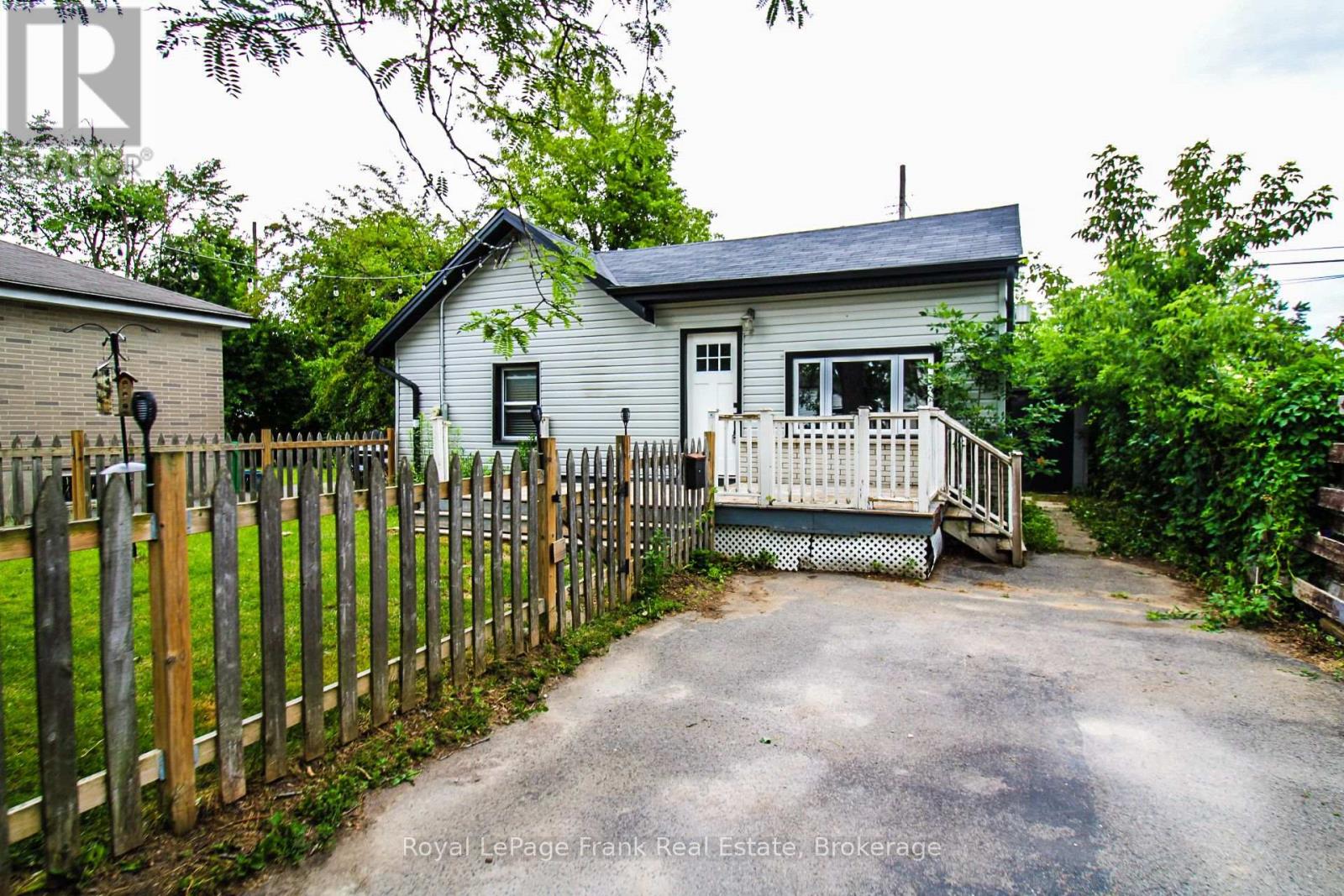 460 HOWDEN STREET - 1