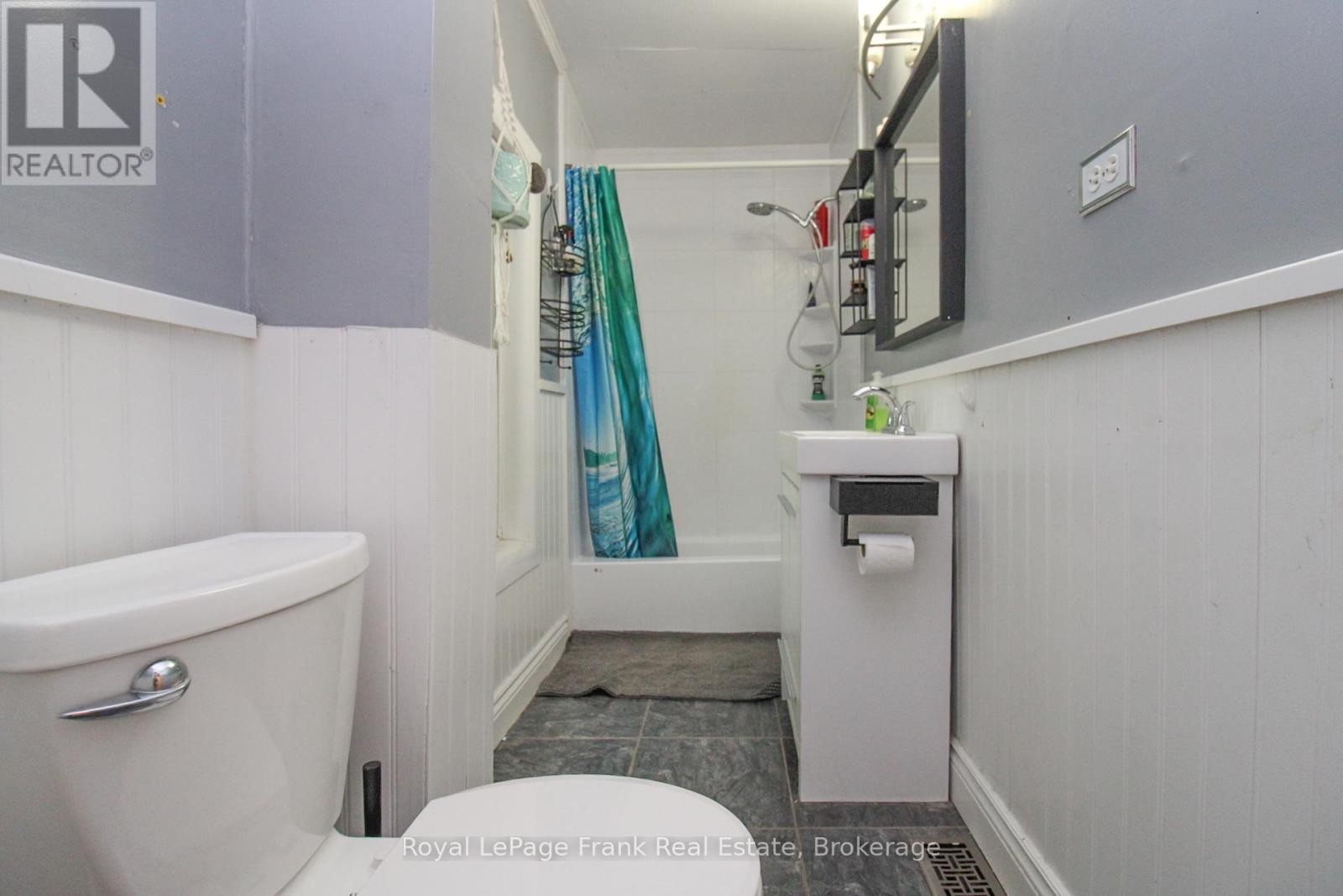 460 HOWDEN STREET - 15