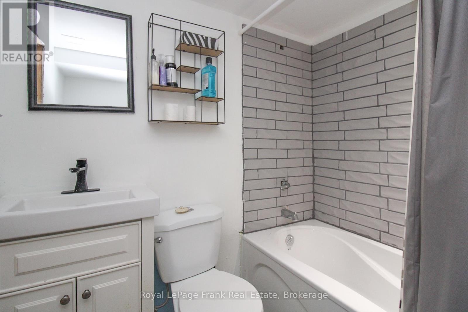 460 HOWDEN STREET - 16