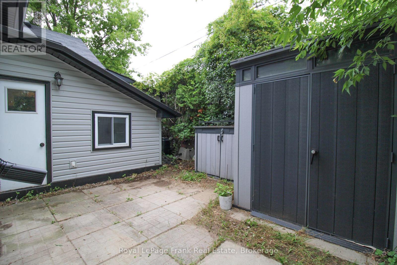 460 HOWDEN STREET - 19