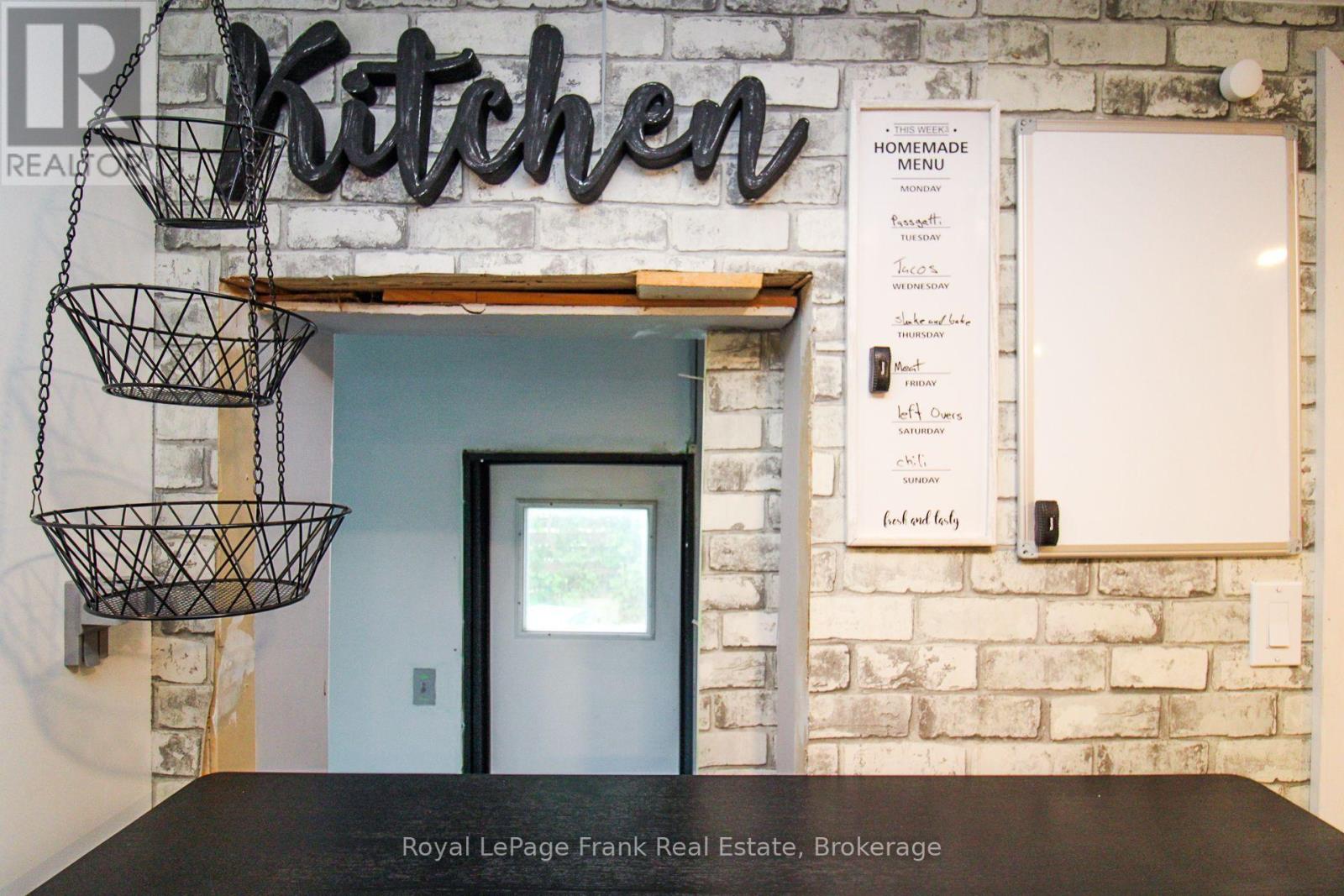 460 HOWDEN STREET - 4