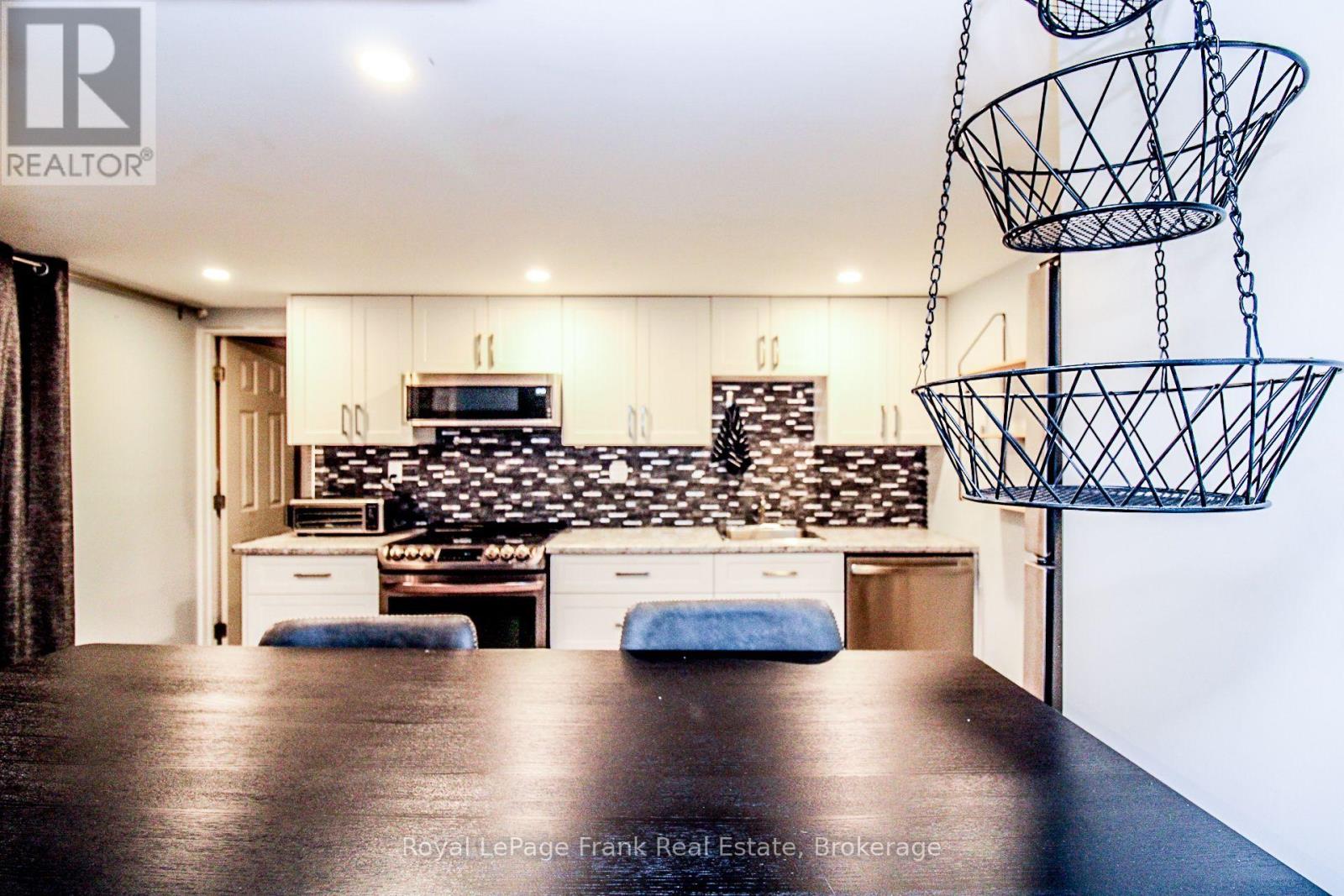 460 HOWDEN STREET - 5
