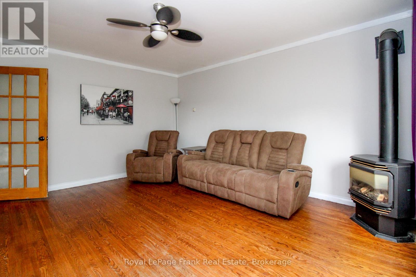 460 HOWDEN STREET - 6