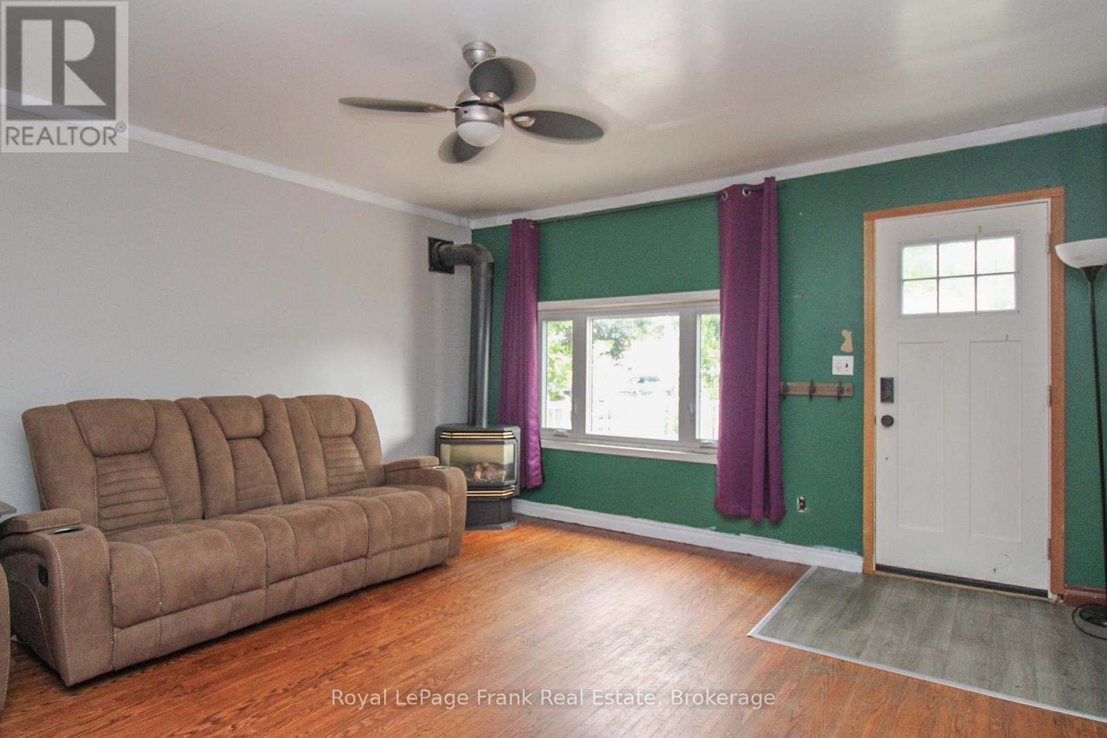 460 HOWDEN STREET - 8