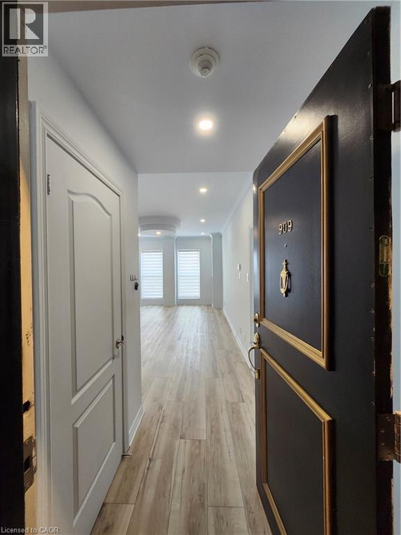 #909 135 JAMES Street S - Image 9