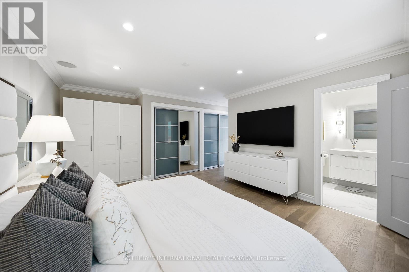 122 CASSANDRA BOULEVARD - 19