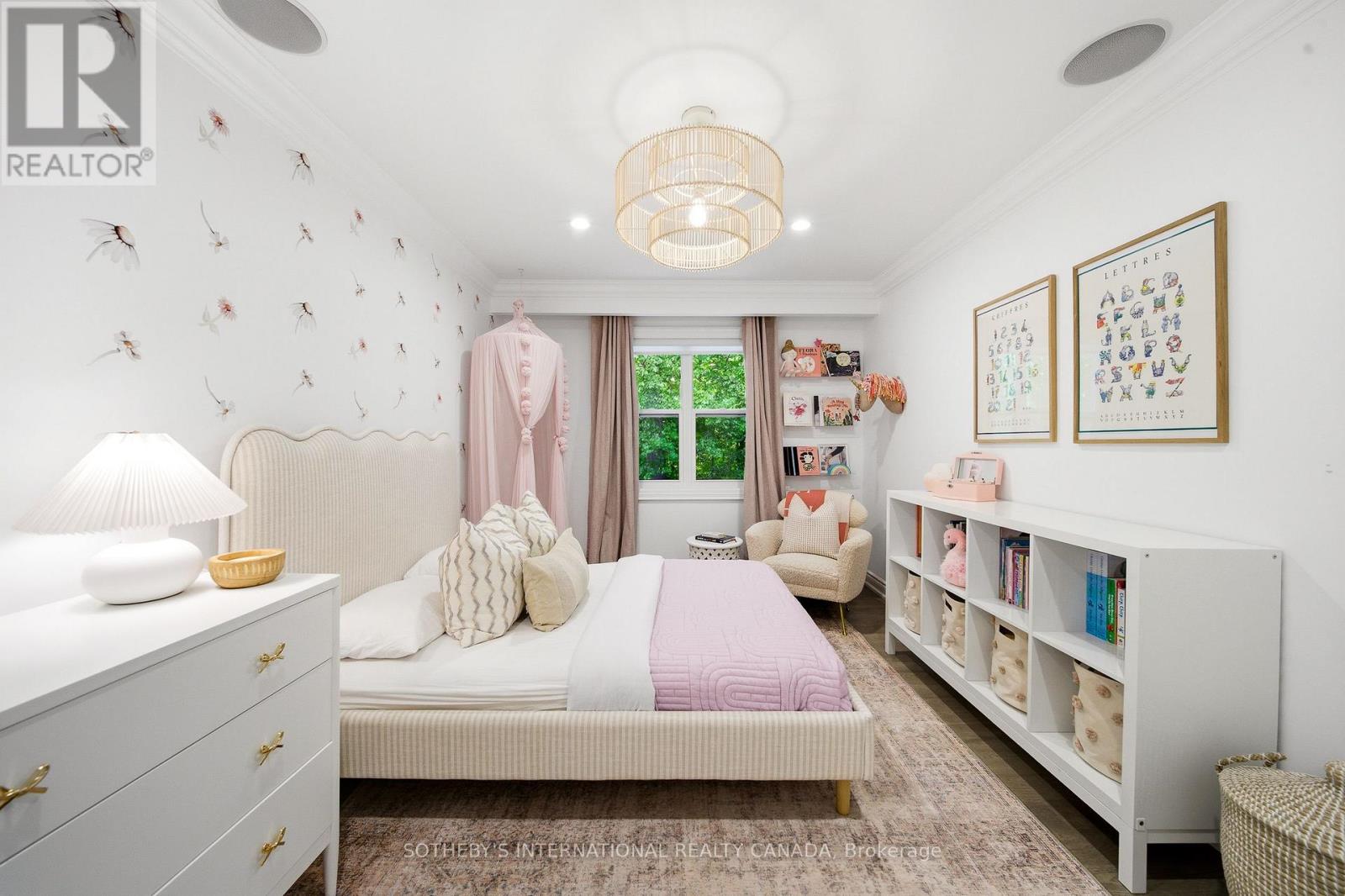 122 CASSANDRA BOULEVARD - 23
