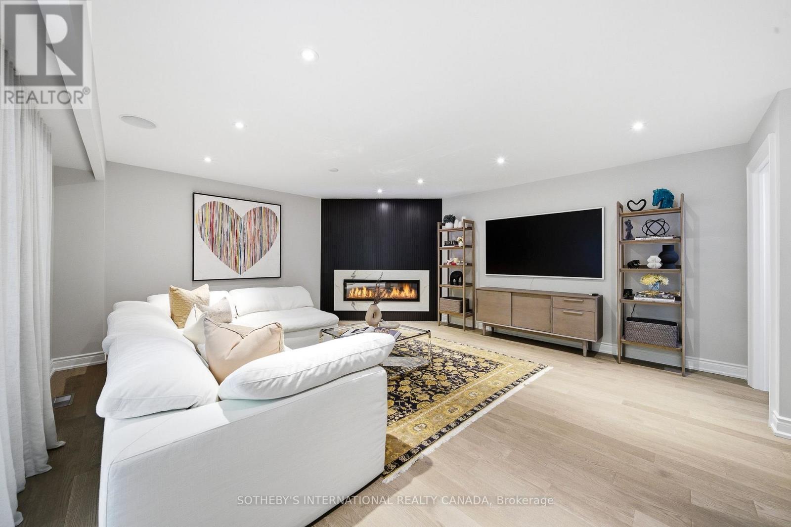 122 CASSANDRA BOULEVARD - 28