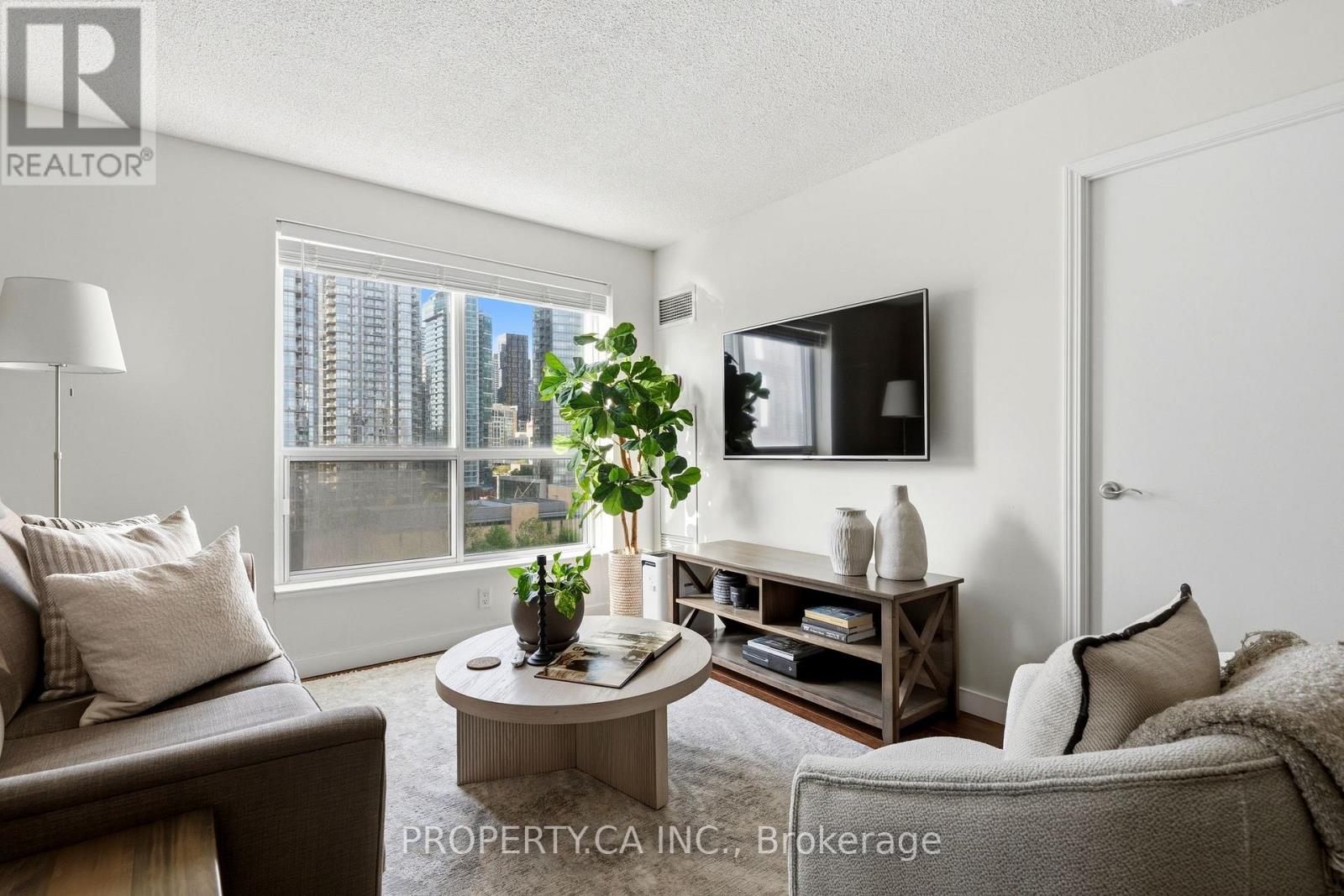 #1105 410 QUEENS QUAY W - 3