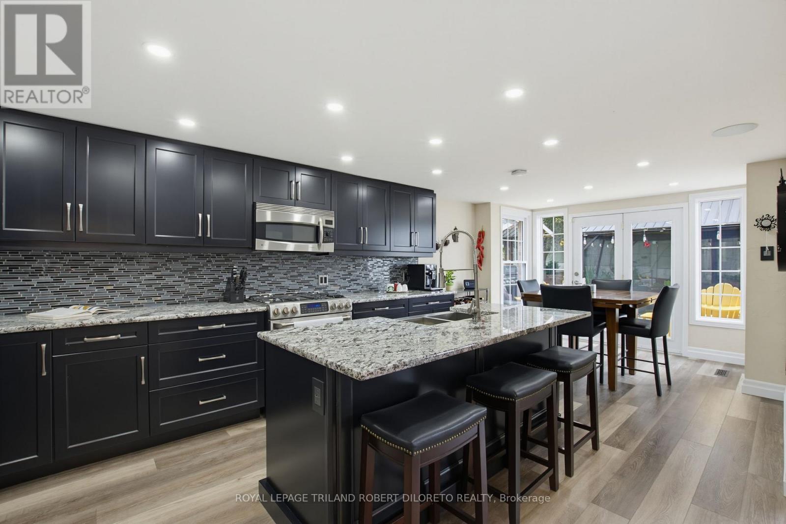 102 ST BEES COURT - 14
