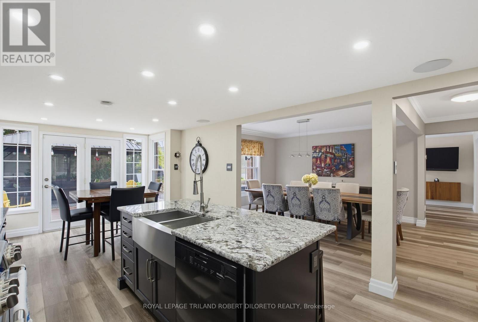 102 ST BEES COURT - 17