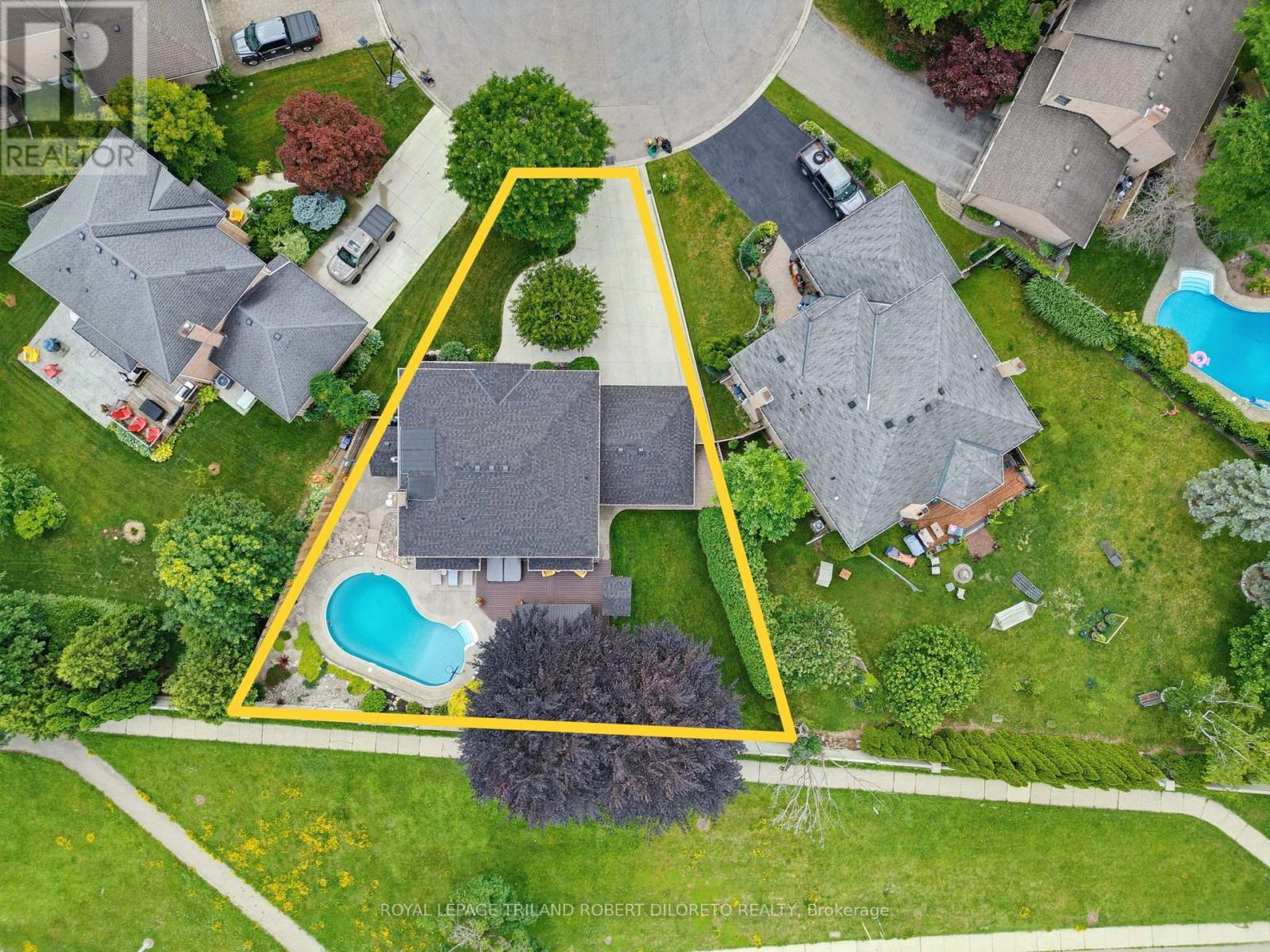 102 ST BEES COURT - 3