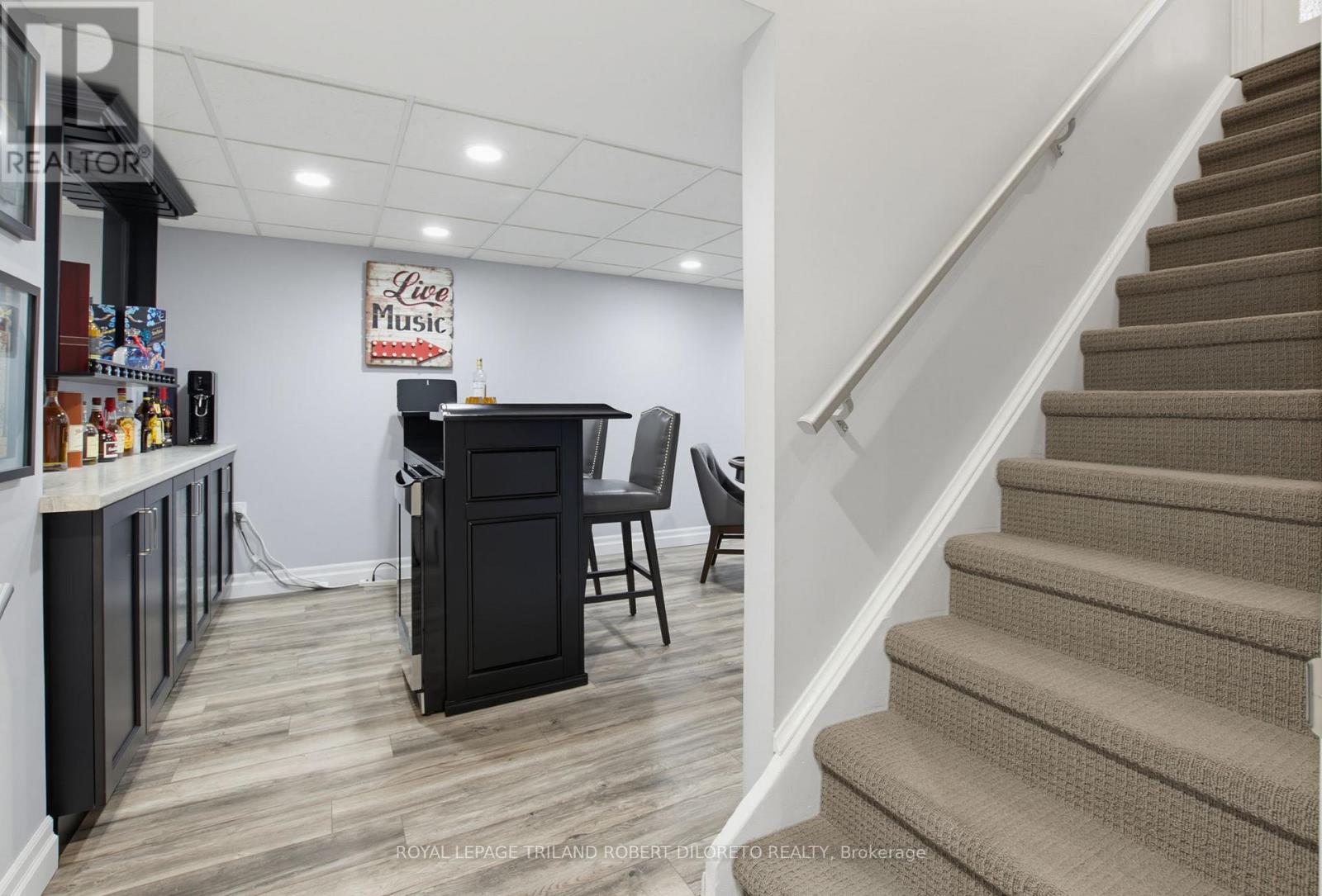 102 ST BEES COURT - 31