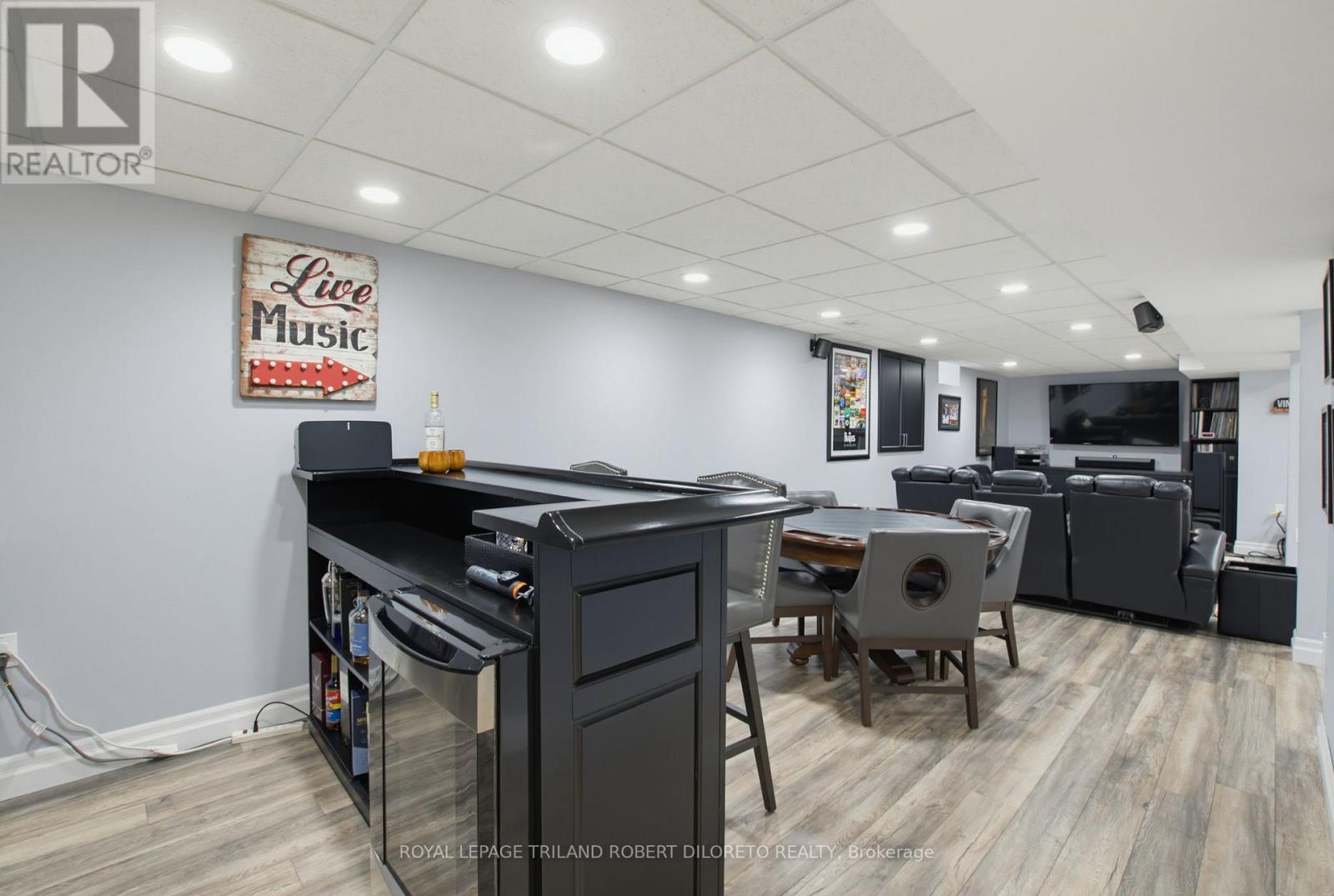 102 ST BEES COURT - 33