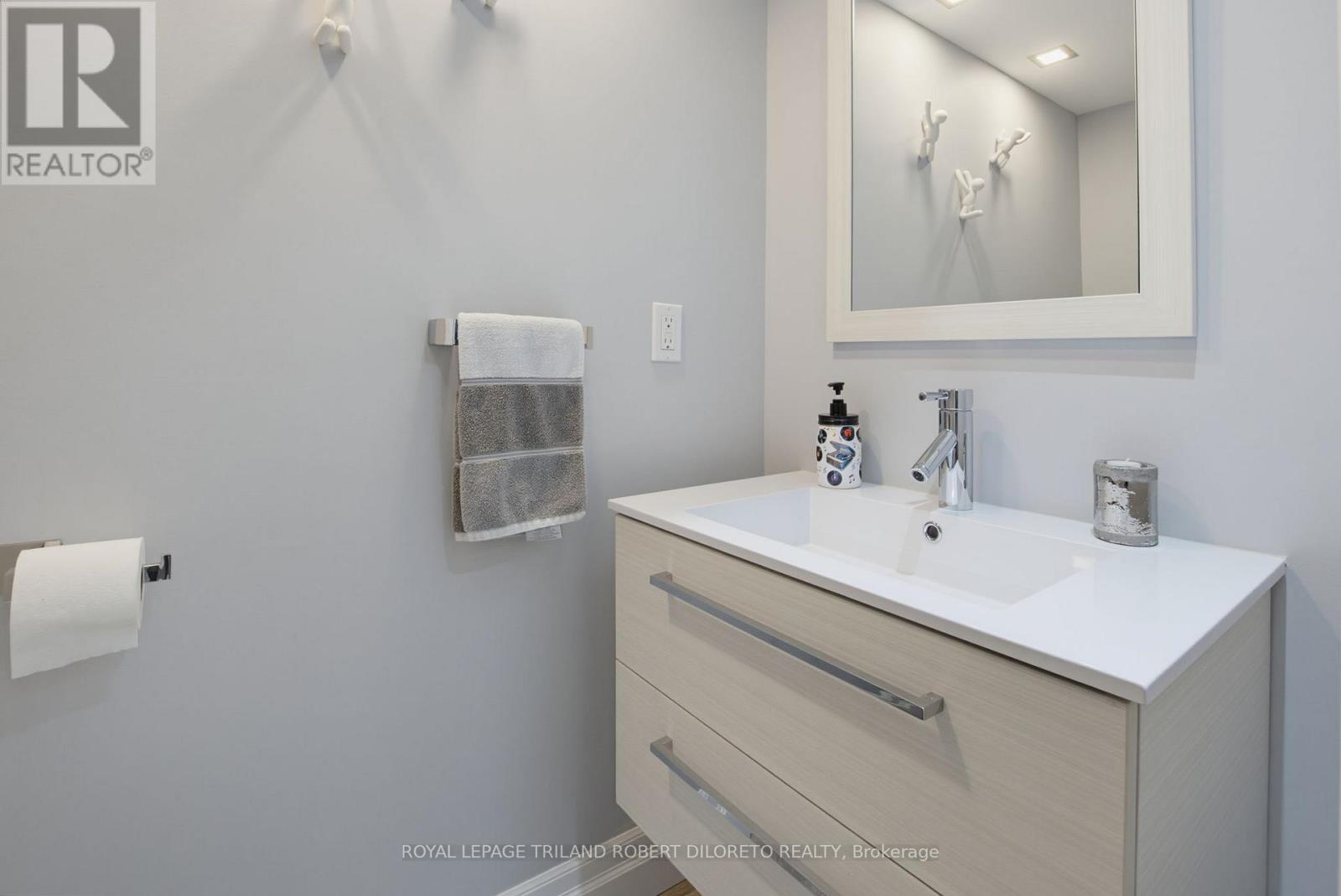 102 ST BEES COURT - 38