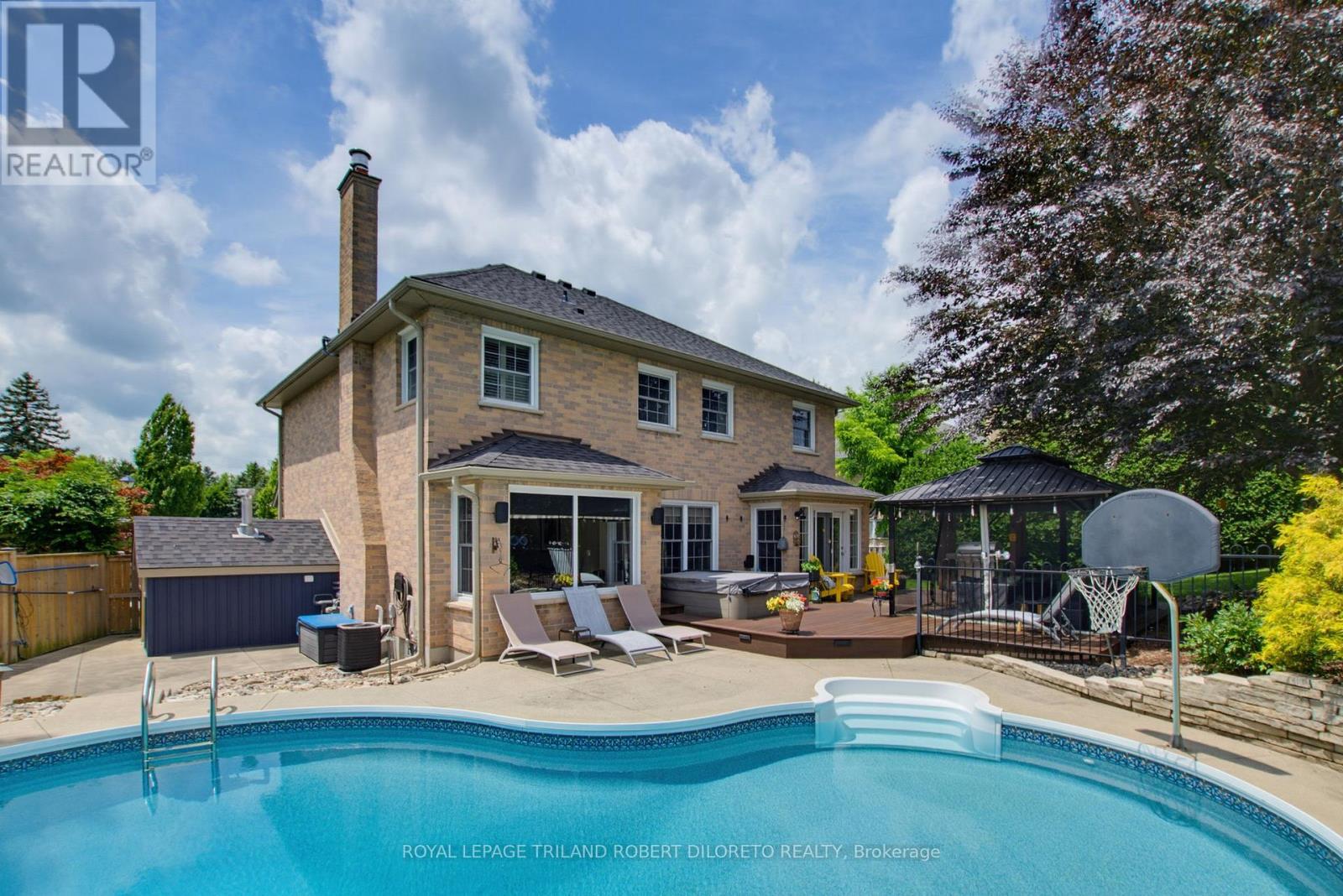 102 ST BEES COURT - 39