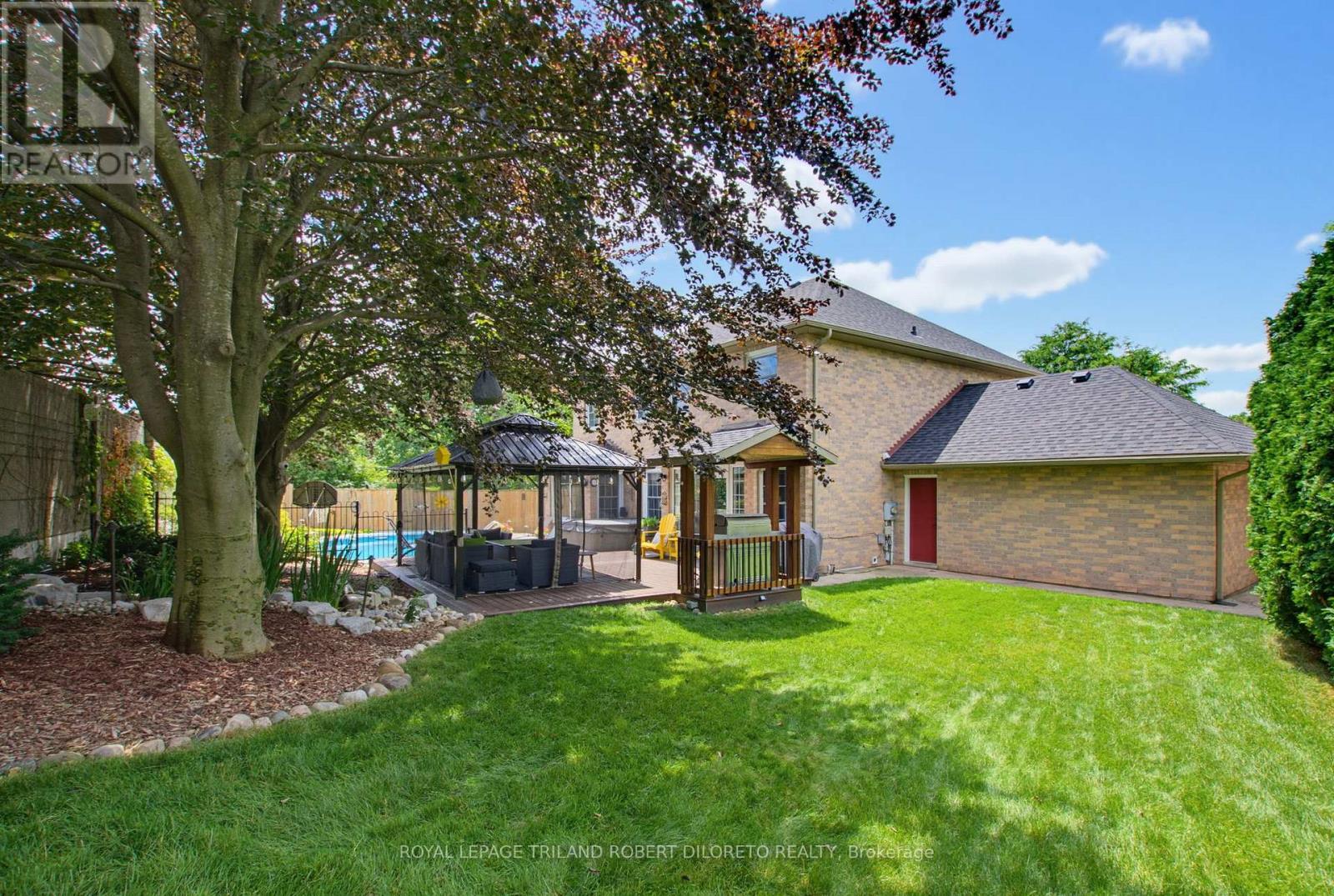 102 ST BEES COURT - 44