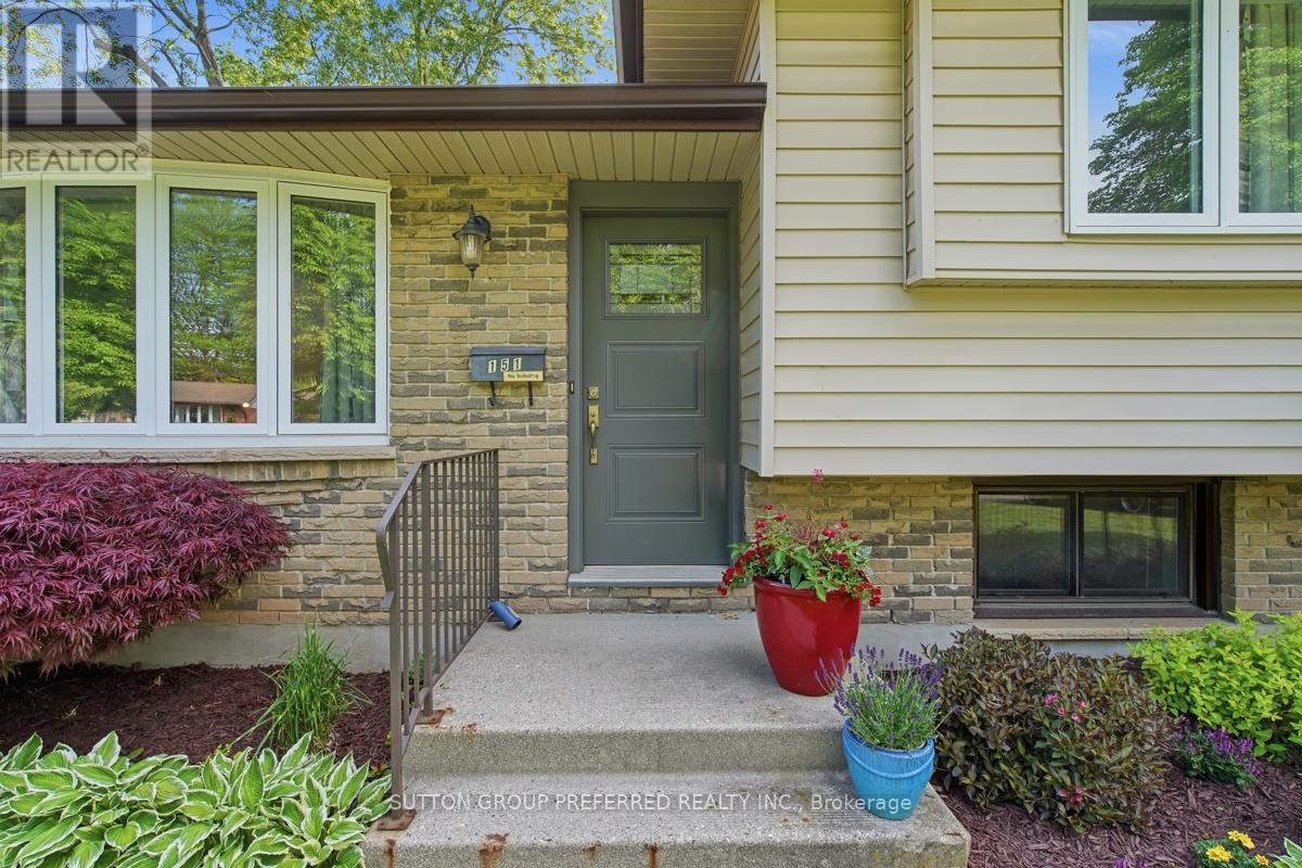 151 ST CLAIR CRESCENT - 4