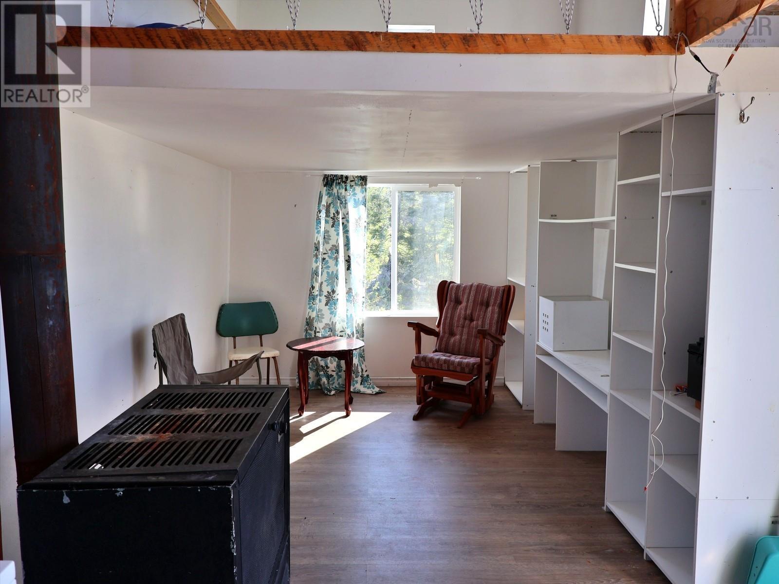 9054 East Bay Highway - 12