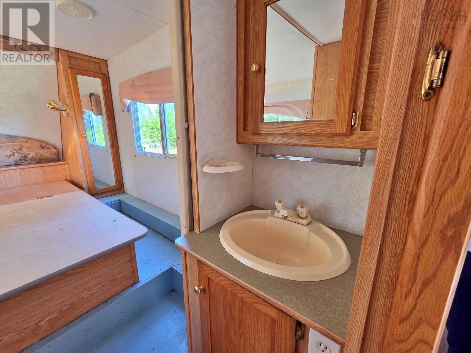 9054 East Bay Highway - 41