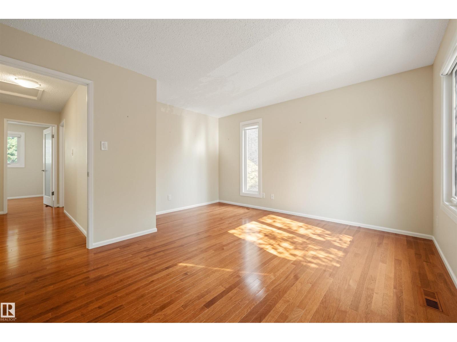 #31 11111 26 AV NW - 14